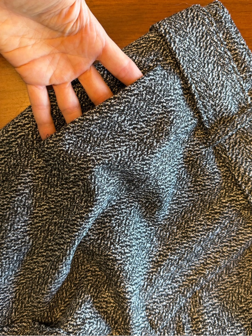 White House Black Market Taper Ankle Belted Herringbone/Tweed-style pants size 8 - Picture 6 of 6